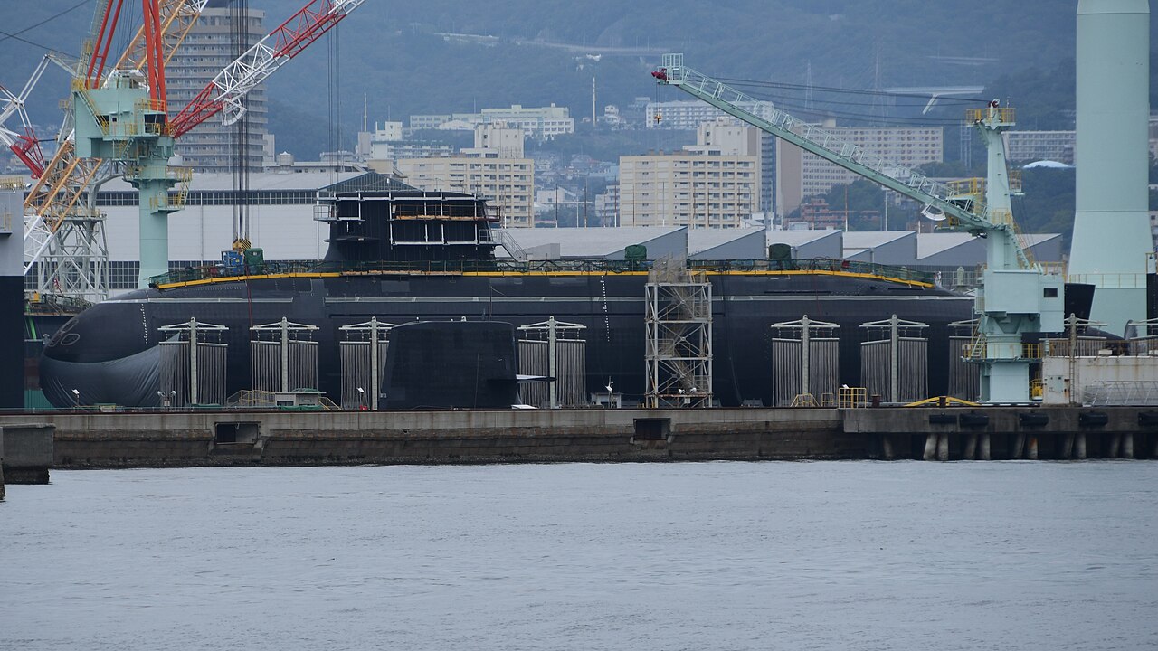 29SS submarine(SS-513) left front view at the Mitsubishi Dockyard Kobe October 4, 2020.jpg